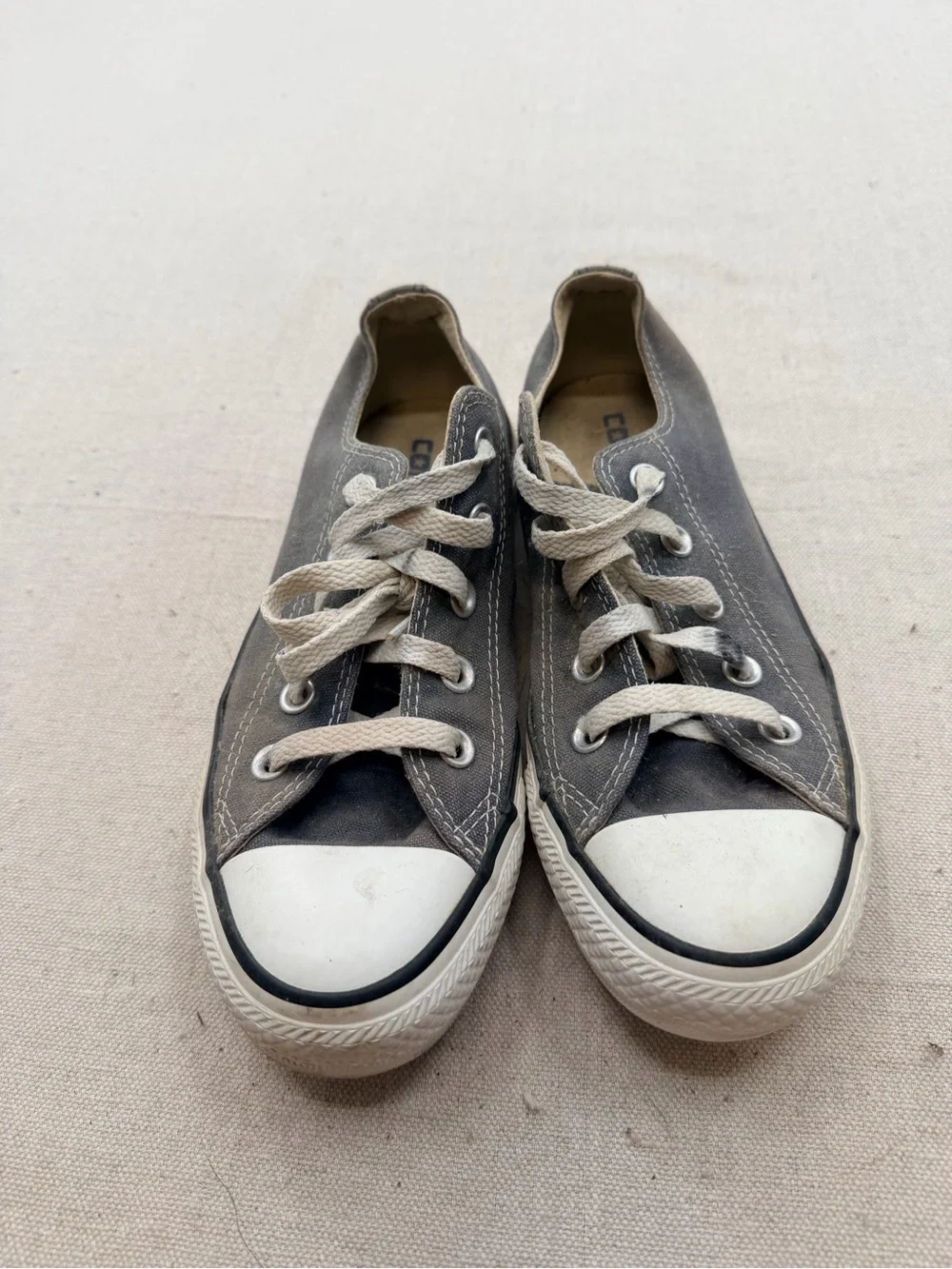 Converse  Low Top Sneakers in Gray and White